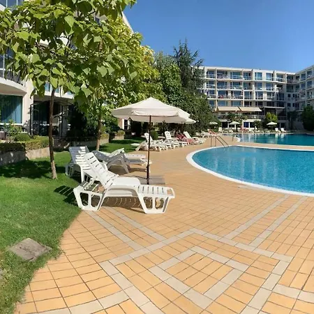 Lejlighed With Terrace In Complex